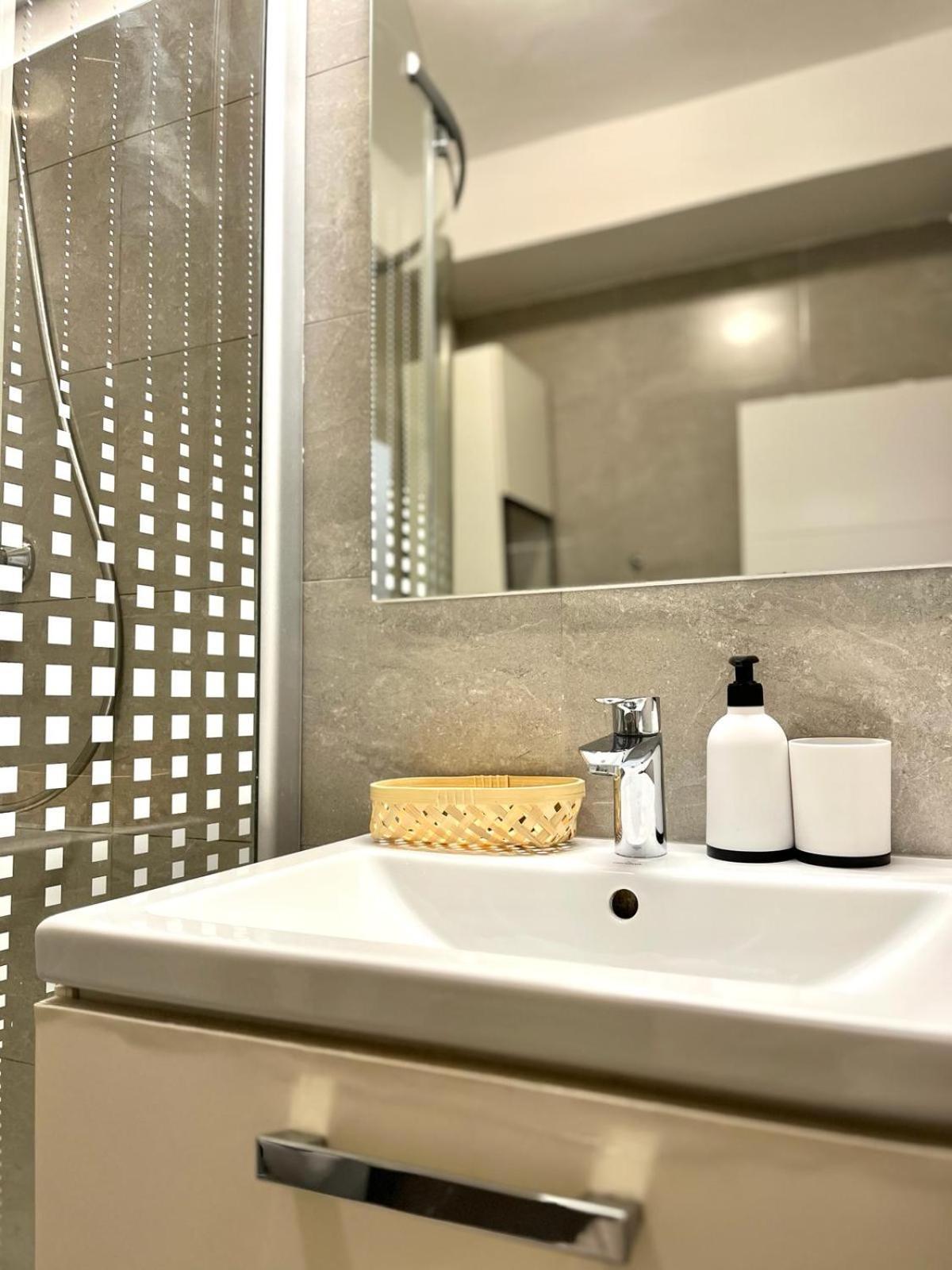 Apartment Adele - Old Town Братислава Экстерьер фото